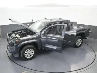 Toyota Tacoma 2024 4x2 SR5 4p Doble Cabina 5.0 pies CB
