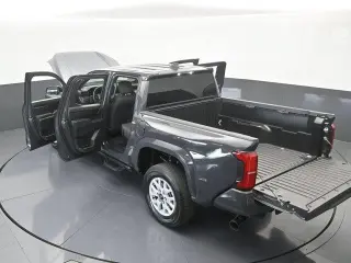Toyota Tacoma 2024 4x2 SR5 4p Doble Cabina 5.0 pies CB