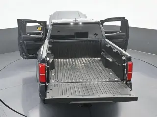 Toyota Tacoma 2024 4x2 SR5 4p Doble Cabina 5.0 pies CB