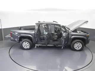 Toyota Tacoma 2024 4x2 SR5 4p Doble Cabina 5.0 pies CB