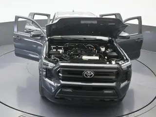 Toyota Tacoma 2024 4x2 SR5 4p Doble Cabina 5.0 pies CB
