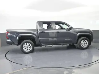 Toyota Tacoma 2024 4x2 SR5 4p Doble Cabina 5.0 pies CB