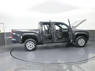 Toyota Tacoma 2024 4x2 SR5 4p Doble Cabina 5.0 pies CB