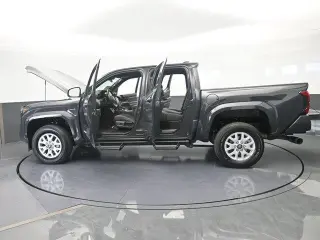 Toyota Tacoma 2024 4x2 SR5 4p Doble Cabina 5.0 pies CB