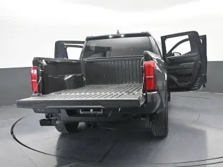 Toyota Tacoma 2024 4x2 SR5 4p Doble Cabina 5.0 pies CB