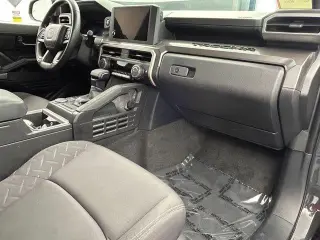 Toyota Tacoma 2024 4x2 SR5 4p Doble Cabina 5.0 pies CB