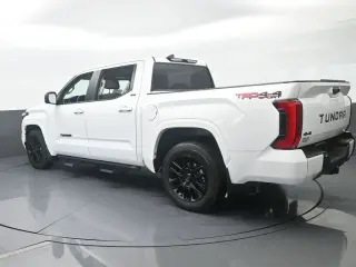 Toyota Tundra 2024 4x4 SR5 4p Cab Pickup SB