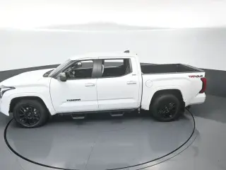 Toyota Tundra 2024 4x4 SR5 4p Cab Pickup SB