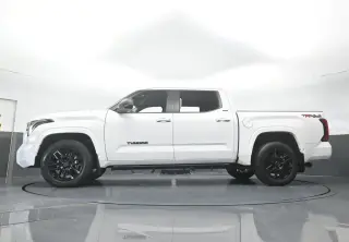Toyota Tundra 2024 4x4 SR5 4p Cab Pickup SB