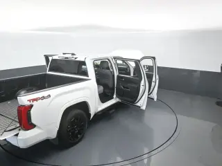 Toyota Tundra 2024 4x4 SR5 4p Cab Pickup SB