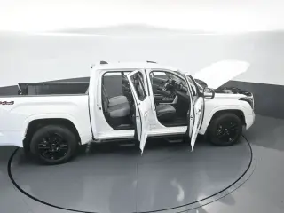Toyota Tundra 2024 4x4 SR5 4p Cab Pickup SB