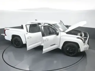 Toyota Tundra 2024 4x4 SR5 4p Cab Pickup SB