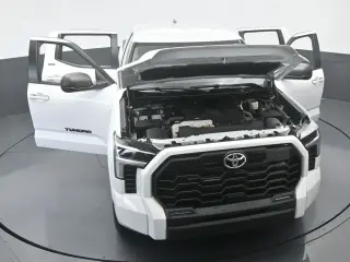 Toyota Tundra 2024 4x4 SR5 4p Cab Pickup SB