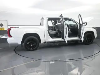 Toyota Tundra 2024 4x4 SR5 4p Cab Pickup SB