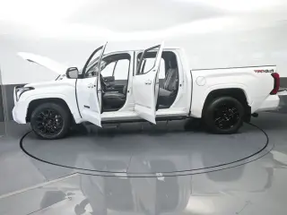 Toyota Tundra 2024 4x4 SR5 4p Cab Pickup SB