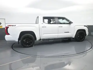 Toyota Tundra 2024 4x4 SR5 4p Cab Pickup SB
