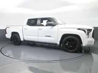 Toyota Tundra 2024 4x4 SR5 4p Cab Pickup SB