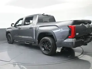 Toyota Tundra 2025 4x4 SR5 4p CrewMax Cabina Pickup SB