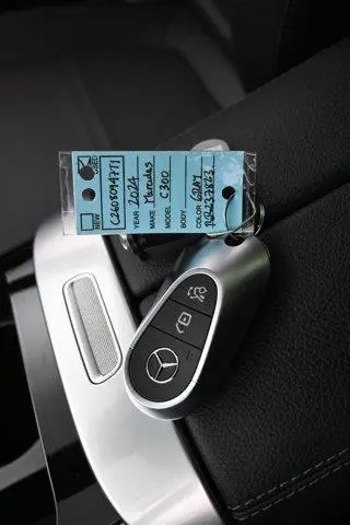 Mercedes-Benz Clase C 2024 Sedán C 300 4p