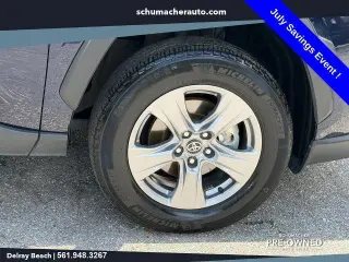 Toyota RAV4 2025 XLE 4 puertas SUV