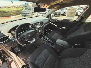 Hyundai IONIQ Plug-in Hybrid 2018 4p Hatchback