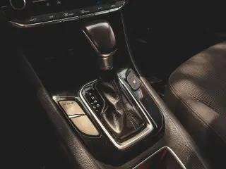 Hyundai IONIQ Plug-in Hybrid 2018 4p Hatchback