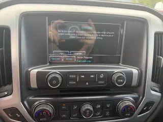 GMC Sierra 1500 2018 4x4 SLT Cabina Crew 4 puertas 5.8 ft. SB