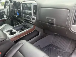 GMC Sierra 1500 2018 4x4 SLT Cabina Crew 4 puertas 5.8 ft. SB