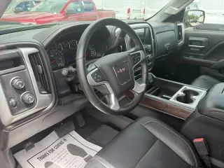 GMC Sierra 1500 2018 4x4 SLT Cabina Crew 4 puertas 5.8 ft. SB