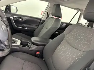 Toyota RAV4 2021 XLE 4 puertas SUV