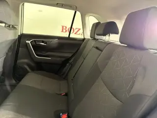 Toyota RAV4 2021 XLE 4 puertas SUV