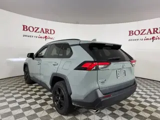 Toyota RAV4 2021 XLE 4 puertas SUV