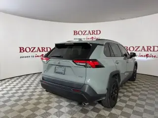 Toyota RAV4 2021 XLE 4 puertas SUV