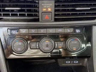 Volkswagen Jetta 2022 SE 4p Sedán