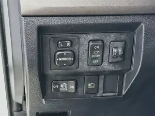 Toyota Tundra 2018 4x4 SR 4p Doble Cabina Camioneta LB (5.7L V8 FFV)