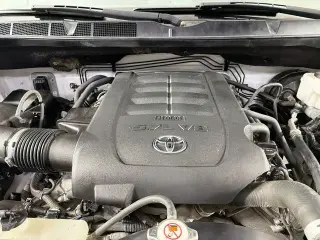 Toyota Tundra 2018 4x4 SR 4p Doble Cabina Camioneta LB (5.7L V8 FFV)