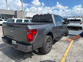 Ford F-150 2025 4x2 STX 4 puertas SuperCrew 5.5 pies. SB