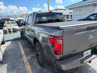 Ford F-150 2025 4x2 STX 4 puertas SuperCrew 5.5 pies. SB