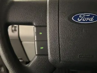 Ford F-150 2006 XL 2dr Regular Cab Styleside 6.5 ft. SB