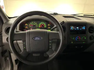 Ford F-150 2006 XL 2dr Regular Cab Styleside 6.5 ft. SB