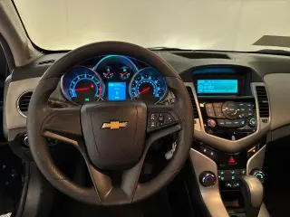 Chevrolet Cruze 2013 LS Auto 4p Sedan con 1SB