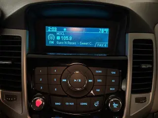 Chevrolet Cruze 2013 LS Auto 4p Sedan con 1SB