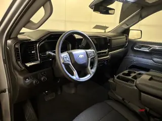 Chevrolet Silverado 1500 2024 4x2 LT 4p Cabina Doble Estándar 5.8 pies. CB