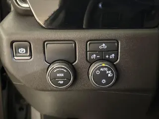 Chevrolet Silverado 1500 2024 4x2 LT 4p Cabina Doble Estándar 5.8 pies. CB