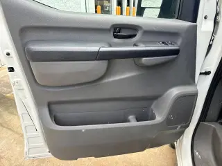 Nissan NV 2014 4x2 2500 HD S 3dr Cargo Van con Techo Alto (V6)