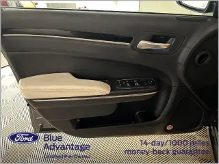 Chrysler 300 2017 S 4p Sedan