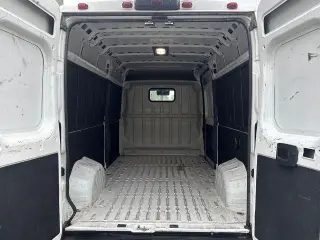 Ram ProMaster 2024 Tradesman 2500 159 WB 3dr High Roof Cargo Van sin asiento para pasajero