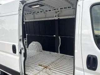 Ram ProMaster 2024 Tradesman 2500 159 WB 3dr High Roof Cargo Van sin asiento para pasajero