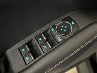 Ford Mustang Mach-E 2025 Select SUV de 4 puertas