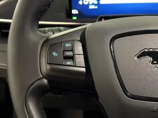 Ford Mustang Mach-E 2025 Select SUV de 4 puertas